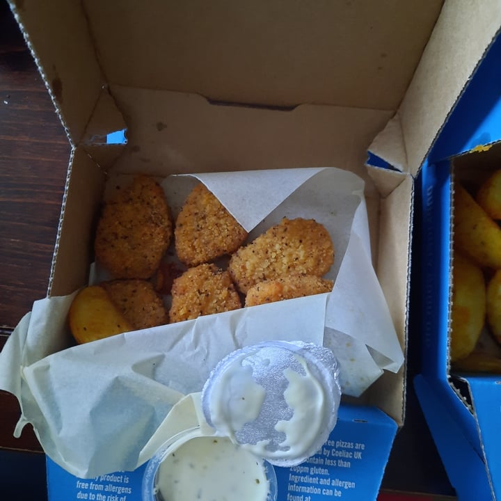 photo of Domino's Pizza - Coventry - Holyhead Road The Chick-Ain't with Vegan Nuggets shared by @vihervn on  10 Apr 2021 - review