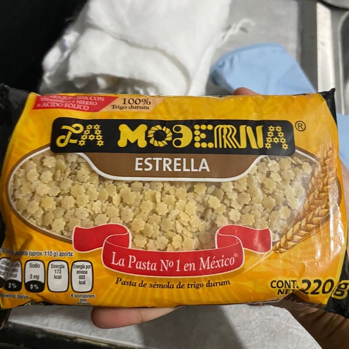 photo of La moderna estrellitas shared by @denyherrera on  30 Jun 2022 - review