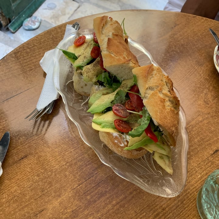 photo of Bizou Café Avocado Baguette shared by @renikaahas on  14 Sep 2022 - review