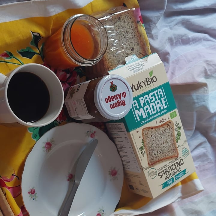 photo of Yukybio Fette Biscottate Integrali shared by @mpaulamanuele on  19 Mar 2022 - review