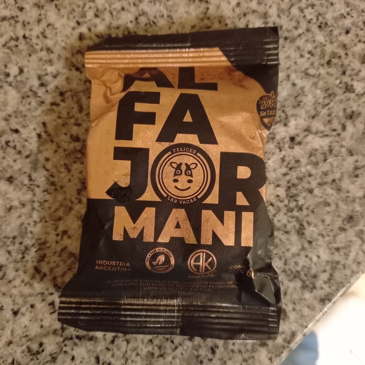 photo of Felices Las Vacas Alfajor mani shared by @victoriiiame on  09 Jul 2022 - review