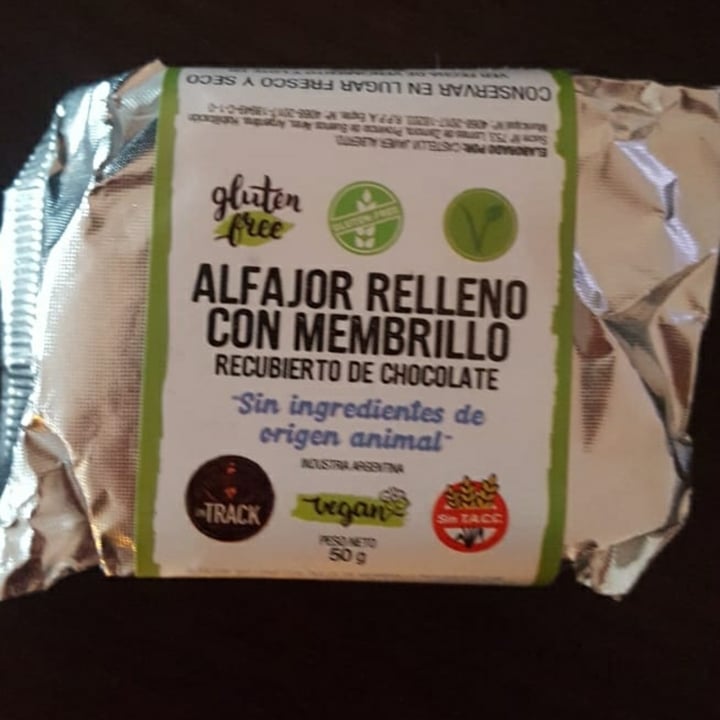 photo of On Track Alfajor Relleno Con Membrillo shared by @ariiwtf on  14 Jul 2021 - review