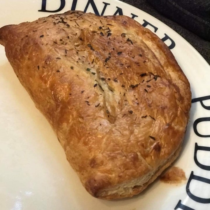 photo of Coughlans Bakery Sutton Vegan Cheese And Onion Pasty shared by @catsronaut on  18 Dec 2020 - review