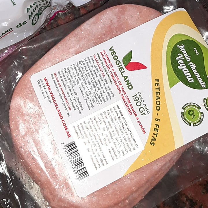 photo of Veggieland Jamón Ahumado Vegano Feteado shared by @candeielussi on  14 Sep 2020 - review