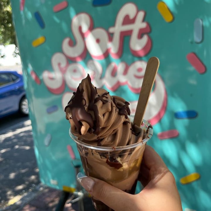 photo of Grumpy & Runt | Little Deli & Donuts Twix Bar Sundae shared by @leeanneeatsvegan on  21 Mar 2022 - review