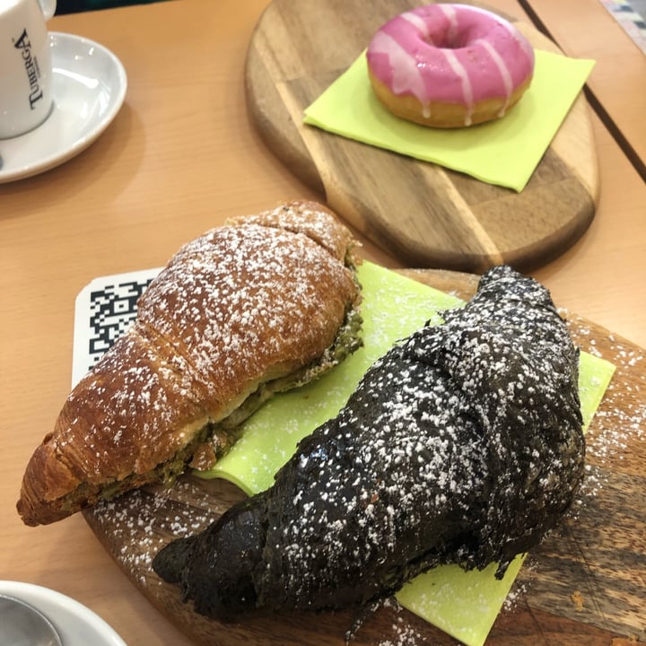 photo of Efrem - Gourmet Boutique and Finest Bar Brioche Al Carbone Al Pistacchio shared by @aleassia on  14 May 2022 - review