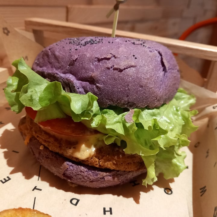 review photo of Flower Burger purple cheesy shared by @mlflne on 07 Nov 2022 - review