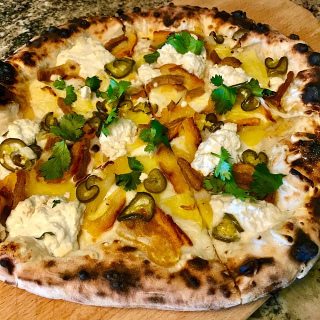 菜肴“Porks Over Knives Special Pizza”的照片