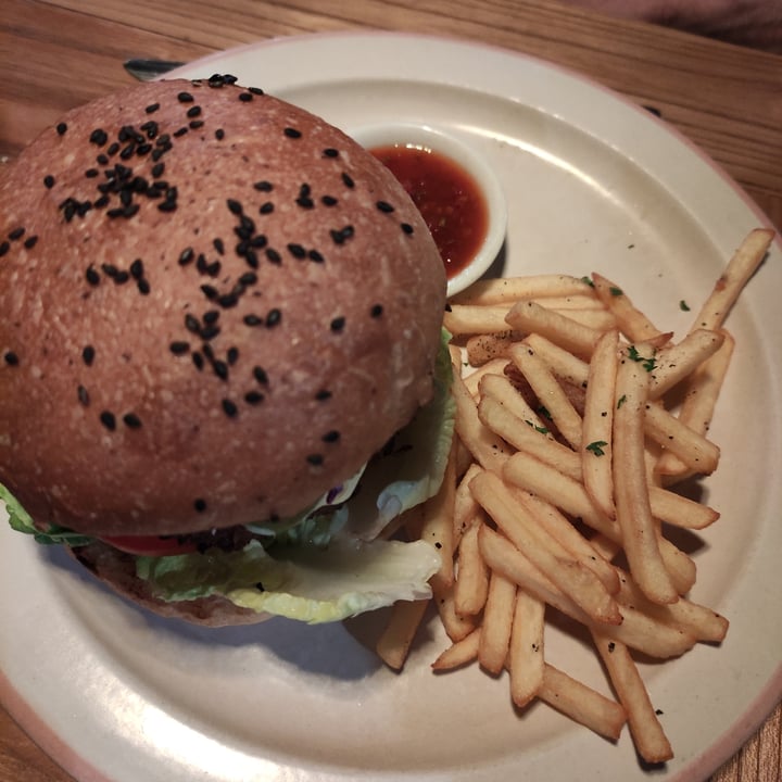 photo of Manggis in Canggu Hmm burger shared by @stefietokee on  04 Sep 2021 - review