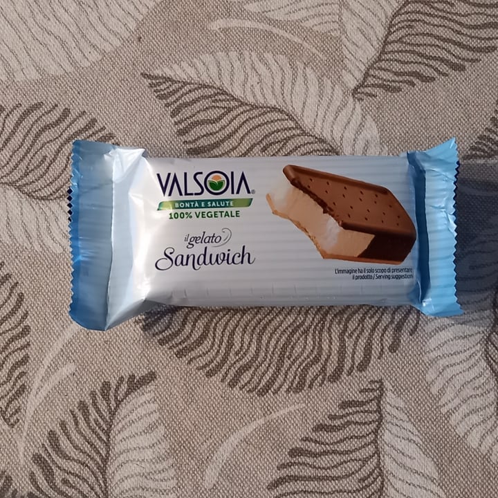 photo of Valsoia Soya Ice Cream Sandwiches shared by @senseiveg80 on  30 Apr 2022 - review