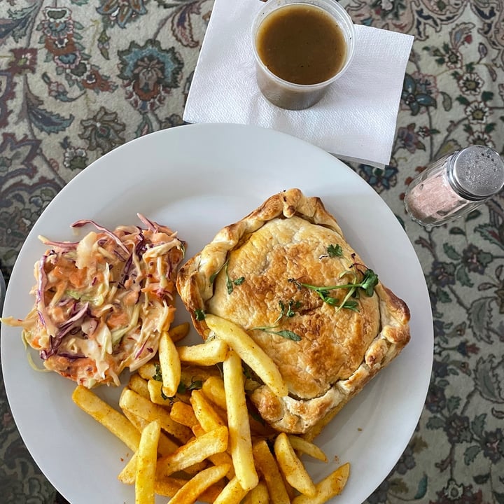 review photo of The Vegan Chef, Craighall Pie combo shared by @gdemeillon on 19 Jul 2021 - review