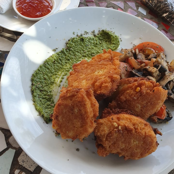 photo of Pure Café Sweetcorn Fritters And Mushrooms shared by @vivsaintselliott on  15 Jan 2022 - review