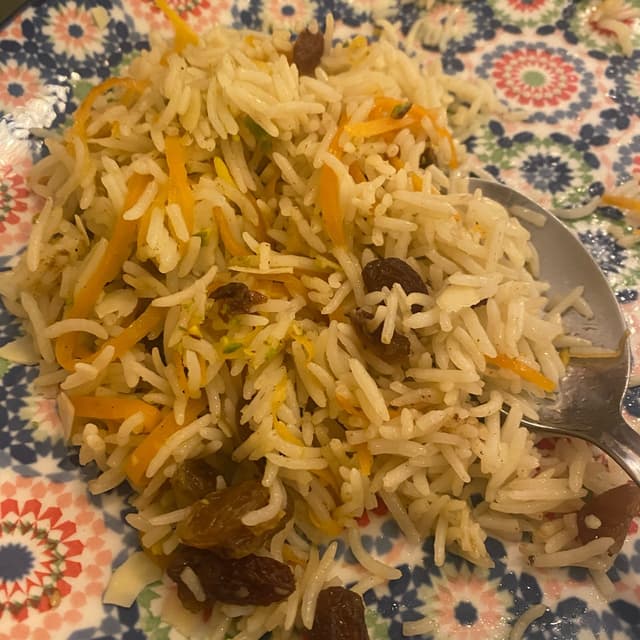 「Riso blasmati con uvetta carote e spezie varie」の料理の写真