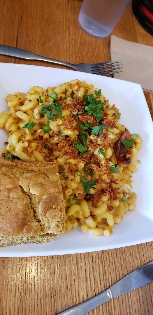 photo of J. Selby's Macaroni and cheeze shared by @ambularfortheanimals on  26 Jun 2019 - review
