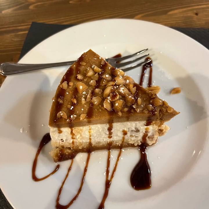 photo of VEGHOMETRO cheesecake caramello salato e arachidi shared by @therealgrimaus on  05 Nov 2022 - review