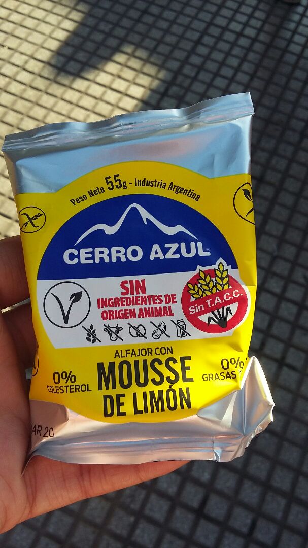 photo of Cerro Azul Alfajor con Mousse de Limón shared by @angie93 on  24 Mar 2020 - review