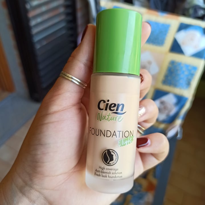 review photo of Cien Fondotinta Cien shared by @elenaceppatelli on 10 Jul 2022 - review