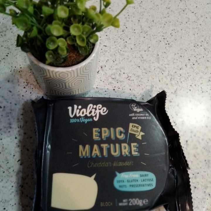photo of Violife Bloque Sabor Cheddar shared by @berengueremy on  03 Nov 2022 - review