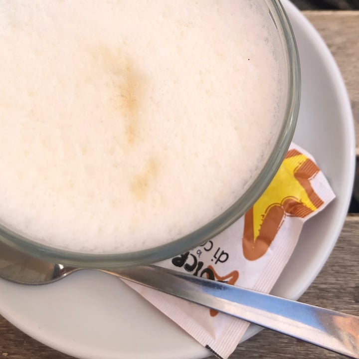 photo of Breaking Bread Latte di soia macchiato shared by @veggyviole on  02 May 2022 - review