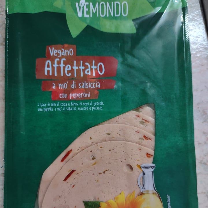 photo of Vemondo Vegan affettato a mo' di salsiccia con peperoni shared by @alexbeth98 on  11 Jan 2022 - review