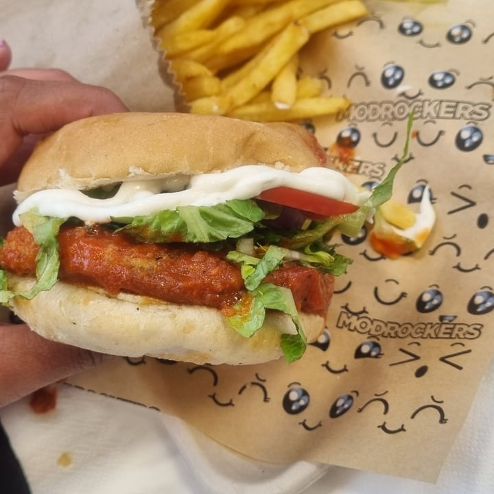photo of MODROCKERS Hot chikn burger shared by @sunshineyum on  10 Jul 2022 - review