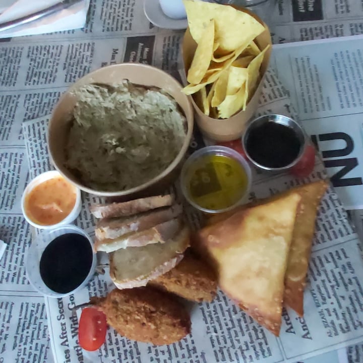 photo of Vegan Streetfood Deli - Obs Snack Platter shared by @dwatling on  19 Jan 2022 - review
