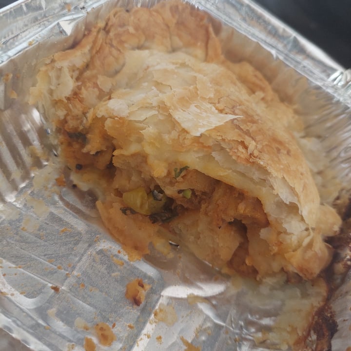 photo of The Vegan Chef Chickn curry pie shared by @lianapapa on  13 Oct 2021 - review