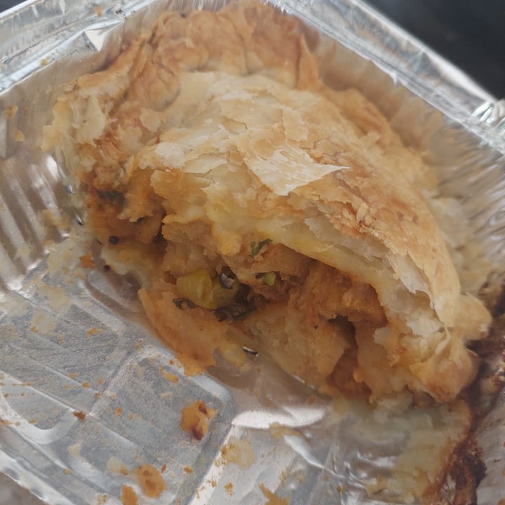 review photo of The Vegan Chef Chickn curry pie shared by @lianapapa on 13 Oct 2021 - review