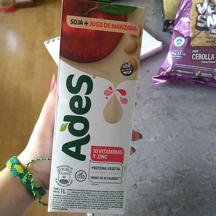 photo of Ades Leche de Soja sabor Manzana shared by @julijameson on  25 Aug 2021 - review