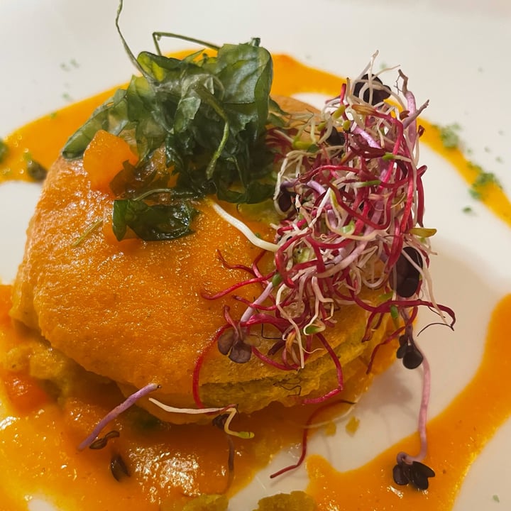 review photo of Ristorante Taverna Kus Millefoglie di pane con Ceci, Pomodorini E Piselli Su Concassé di pomodori Profumata All’aglio Orsino shared by @verdurine17 on 18 Oct 2022 - review