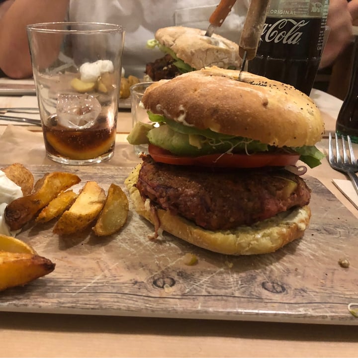 photo of Viva Burger Chingona shared by @nuriag on  22 Apr 2020 - review