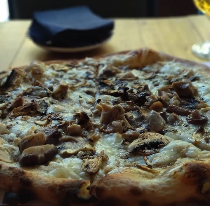 photo of López & López Pizza funghi shared by @fenix894 on  04 Sep 2019 - review