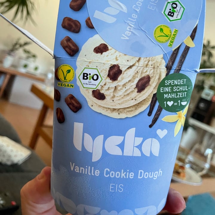 photo of Lycka Vanilla Cookie Dough Eis shared by @m4dceropterix on  18 Aug 2021 - review