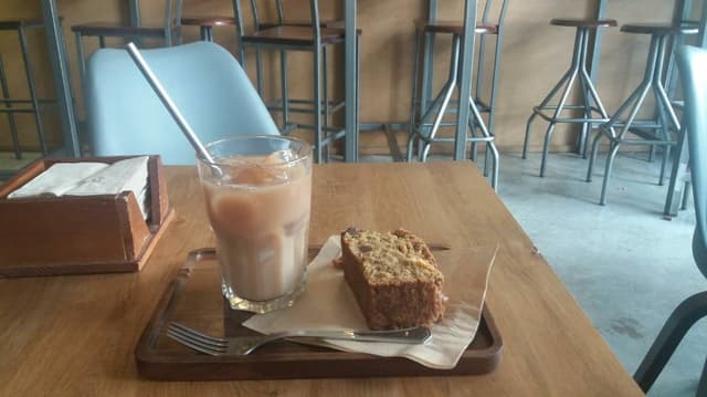 Foto del piatto “Bizcocho de naranja con chocolate y cardamomo”
