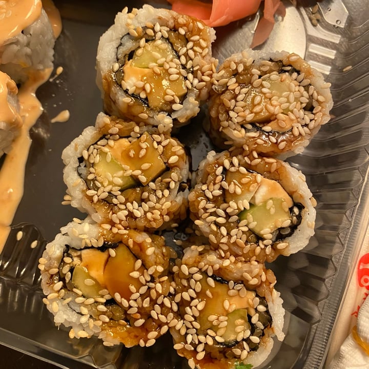 photo of Sipz Vegetarian Fuzion Cafe Philly Roll shared by @curvycarbivore on  16 Aug 2022 - review
