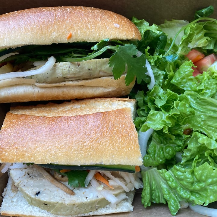 photo of Âu Lạc LA bahn mi shared by @compassionatekisses on  31 May 2022 - review