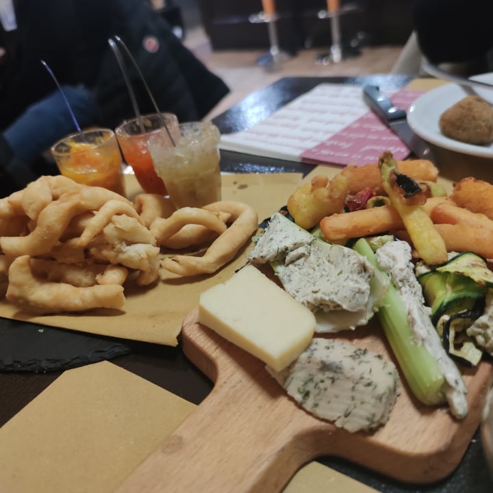 photo of Taverna dell'Ortica Tagliere Formaggi Vegani con Gnocco Fritto shared by @grembiulina on  07 Mar 2022 - review