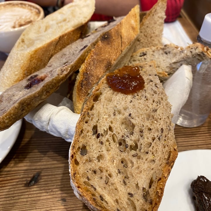 photo of Le Pain Quotidien cesta de pan shared by @inespressable on  20 Sep 2021 - review
