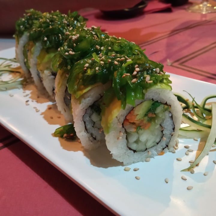 photo of Fujiyama Sushi Bar & Asian Cuisine Sushi Roll Vegetal shared by @anabigrr on  23 Aug 2021 - review