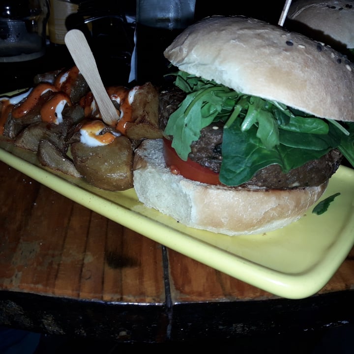 photo of VeganCatBar Crazy Burguer shared by @mfs on  13 Apr 2022 - review