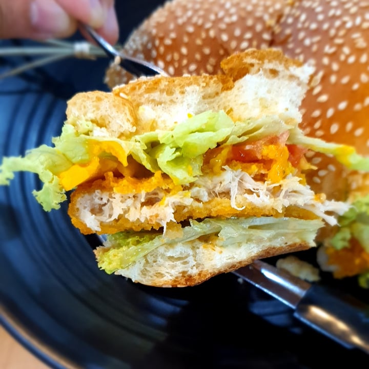 photo of Chee Wei Vegetarian Vegan Burger shared by @thesingaporevegan on  19 Feb 2021 - review