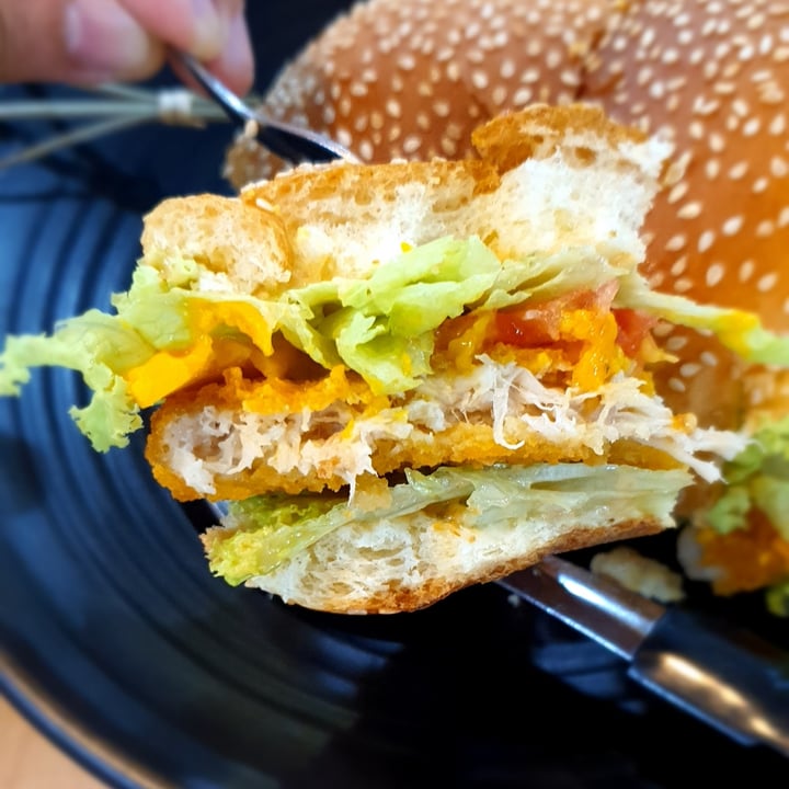 review photo of Chee Wei Vegetarian Vegan Burger shared by @thesingaporevegan on 19 Feb 2021 - review