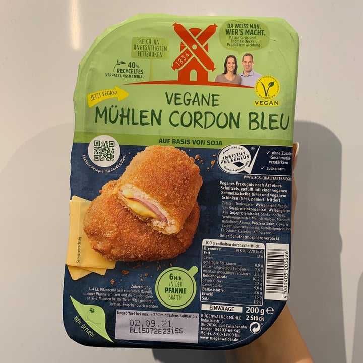 photo of Rügenwalder Mühle Vegane Mühlen Cordon Bleu shared by @carolinschuetz on  12 Aug 2021 - review