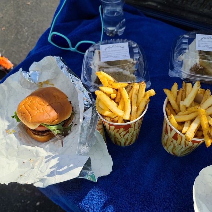 review photo of Unburger Grill Vegan Burger shared by @hollywoodtoldu on 24 Jun 2020 - review