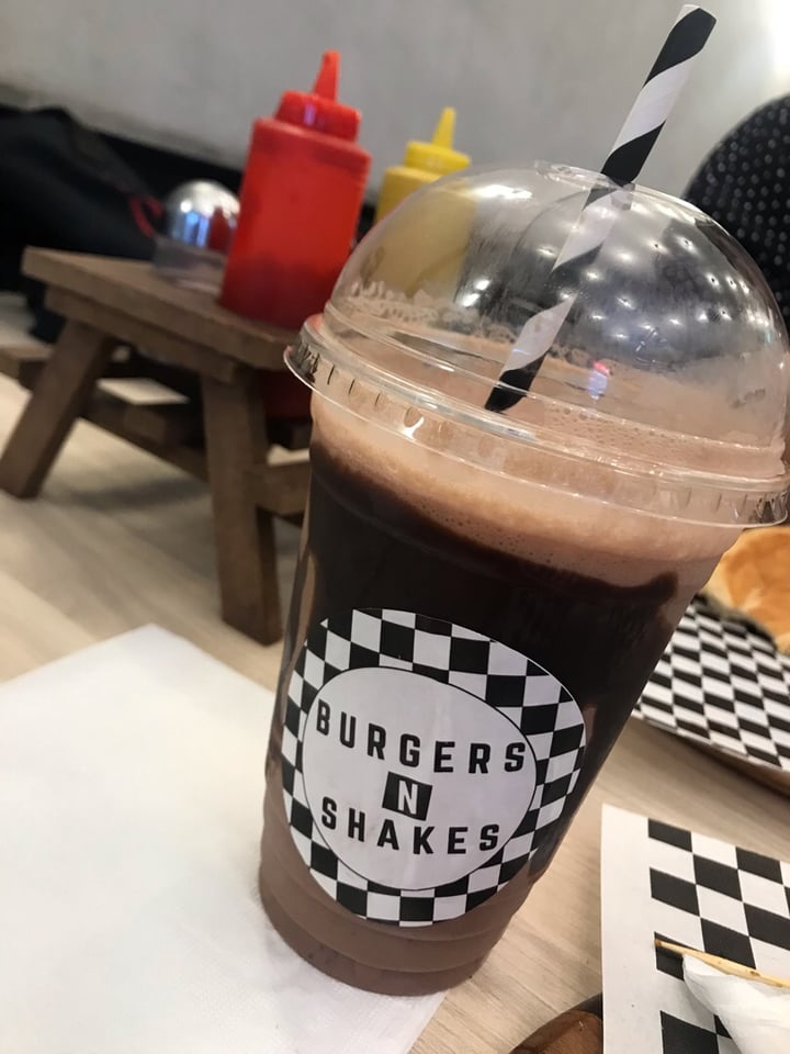 photo of Burgers N Shakes Cheesy Mushroom Vegan Burger shared by @samadhi on  18 Aug 2019 - review