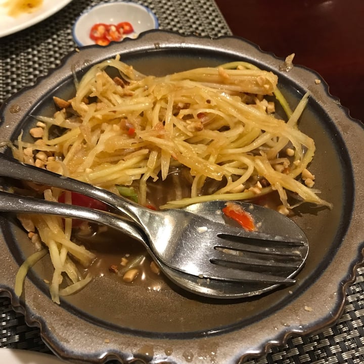 review photo of Benjarong Restaurant Papaya Salad shared by @sujaana on 10 Jun 2022 - review