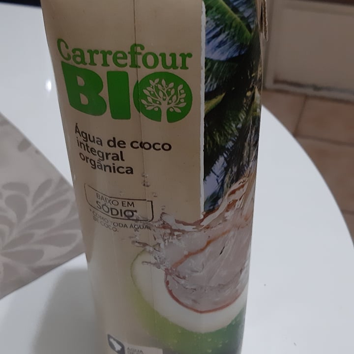 photo of Carrefour Bio agua de coco integral orgânica shared by @sandrafuzetto on  11 Aug 2022 - review