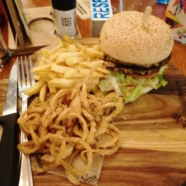 photo of Banana Jam Cafe Beyond Cheese Burger shared by @rushisushi7 on  16 Aug 2022 - review
