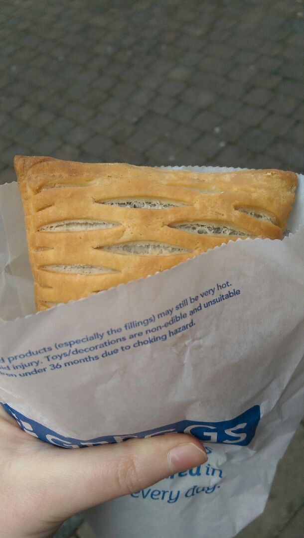 photo of Greggs Vegan Stake Bake shared by @cpup on  06 Mar 2020 - review