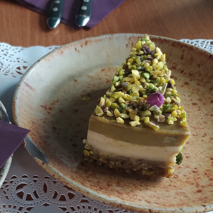 review photo of Romeow Cat Bistrot Raw cake pistacchio e vaniglia shared by @martinaaaaa on 27 Feb 2022 - review